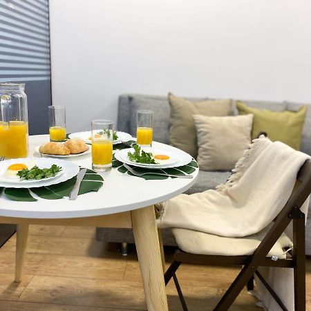 Студия В Стиле Loft В Центре Города Almaty Ngoại thất bức ảnh