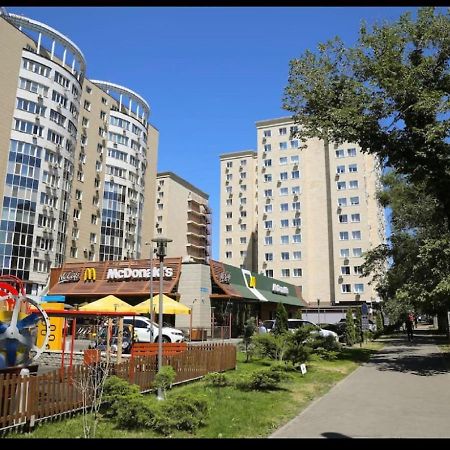 Студия В Стиле Loft В Центре Города Almaty Ngoại thất bức ảnh