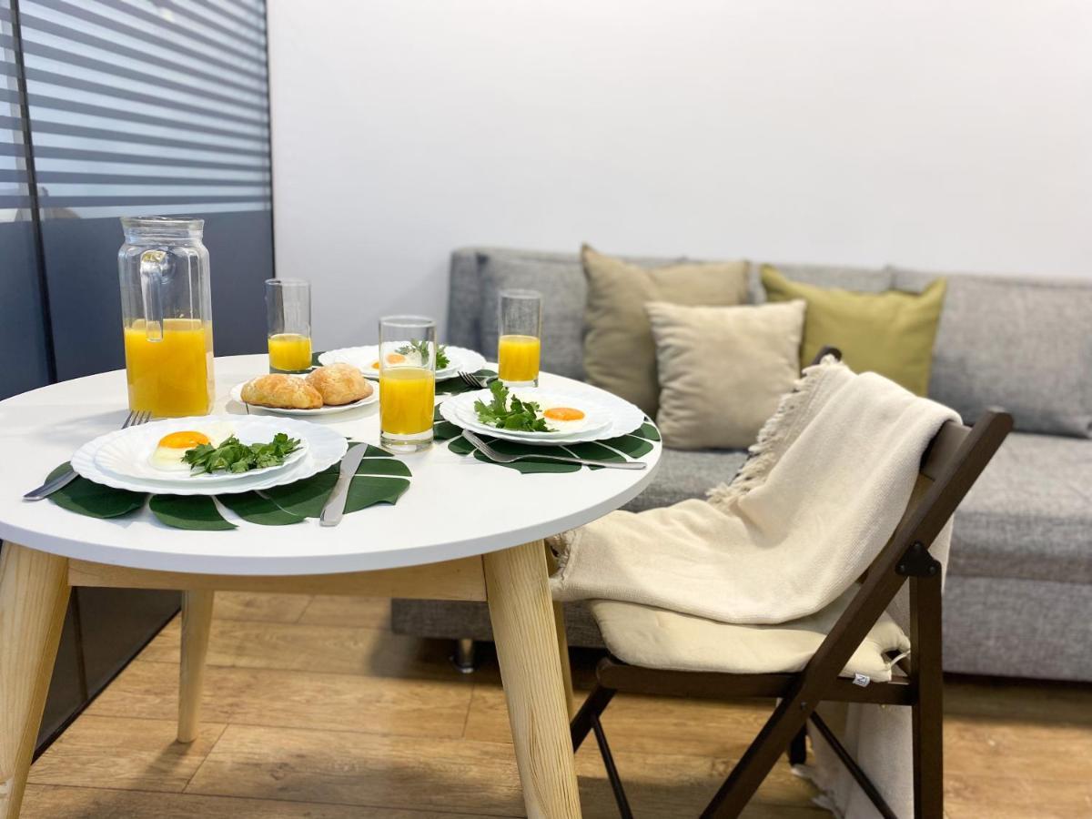 Студия В Стиле Loft В Центре Города Almaty Ngoại thất bức ảnh