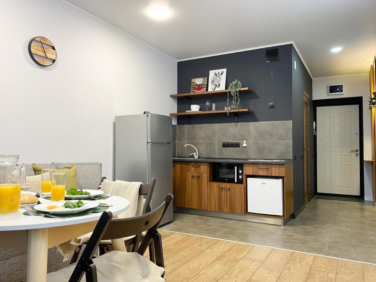 Студия В Стиле Loft В Центре Города Almaty Ngoại thất bức ảnh