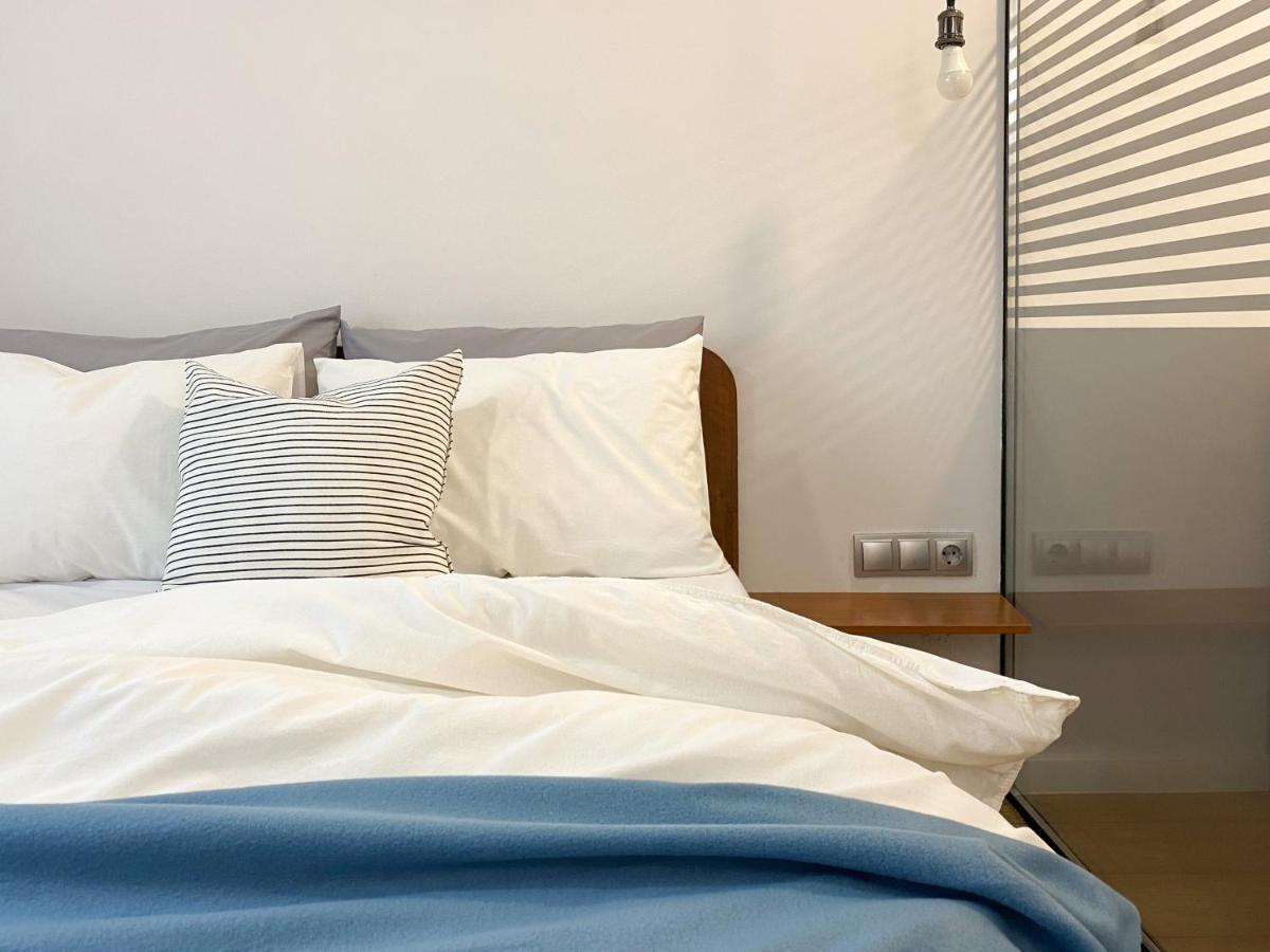 Студия В Стиле Loft В Центре Города Almaty Ngoại thất bức ảnh