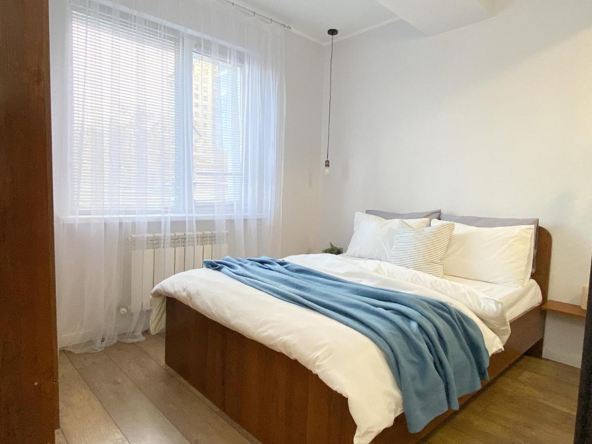Студия В Стиле Loft В Центре Города Almaty Ngoại thất bức ảnh